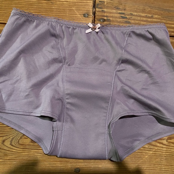 Victoria secrets period pantie . Boy short style - Picture 2 of 3